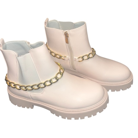 NWOT Mata Chic Blush Pink Ankle Boots with Gold Chain - Picture 1 of 6